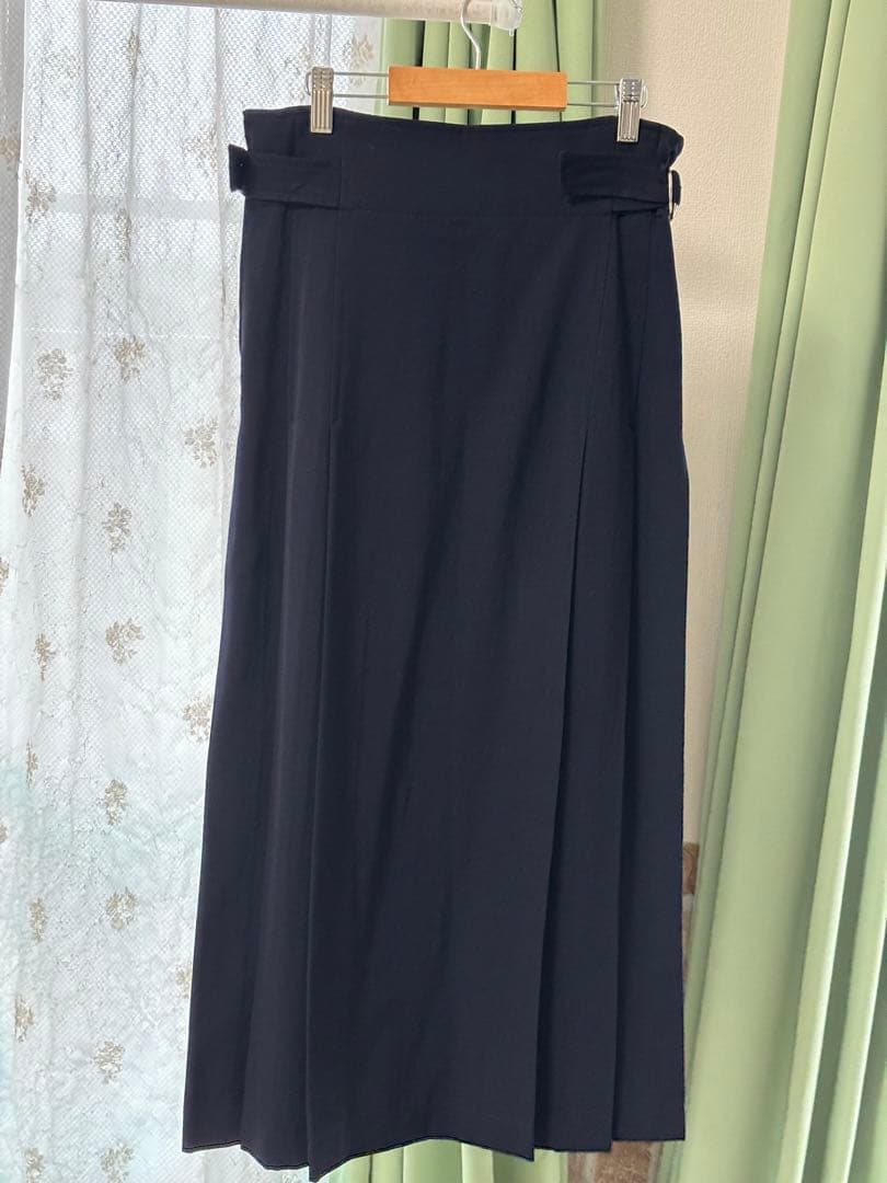 COMME des ネイビー プリーツスカート ベルト付きロング丈
