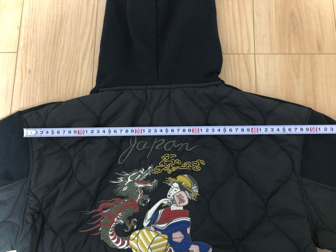 Schott（ショット）レディ ウィズ ドラゴン キルティング コンビ パーカー