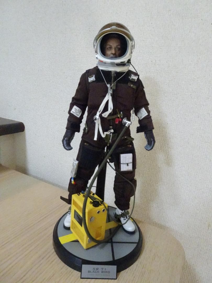 DAMTOYS SR-71 フライトテストエンジニア タイプ ホットトイズ