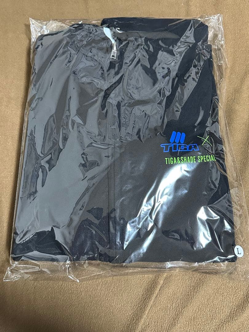 新品未開封 坂口優希恵 SHADE TIGA コラボ パーカー Lサイズ