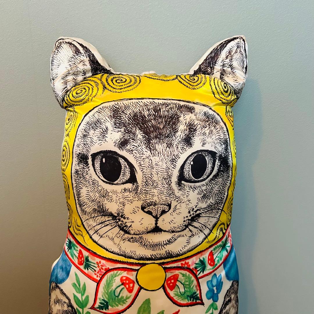 ヒグチユウコ ネコリョーシカ クッション 特大