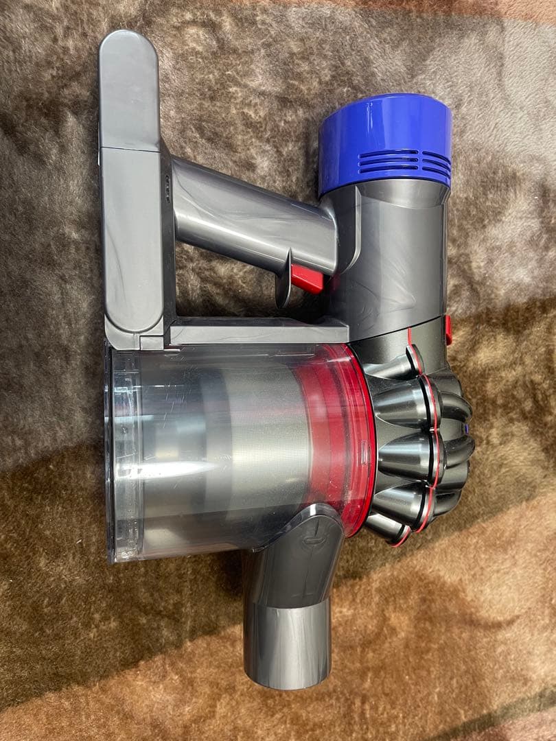 Dyson スティッククリーナー V8 fluffy