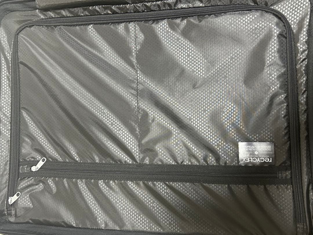 超軽量　サムソナイト　スーツケース アップスケープ　スピナー エキスパンダブル