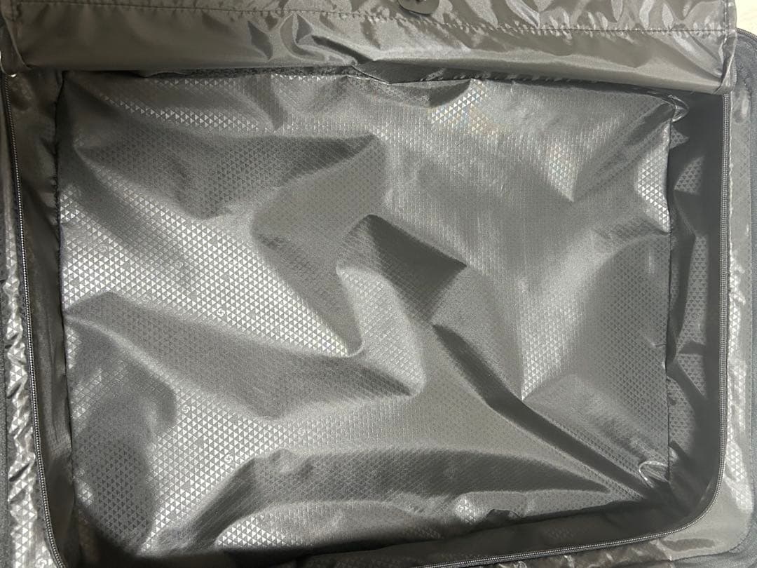 超軽量　サムソナイト　スーツケース アップスケープ　スピナー エキスパンダブル