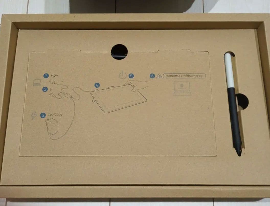 Wacom 13.3インチ 液タブOne 液晶ペンタブレット 13