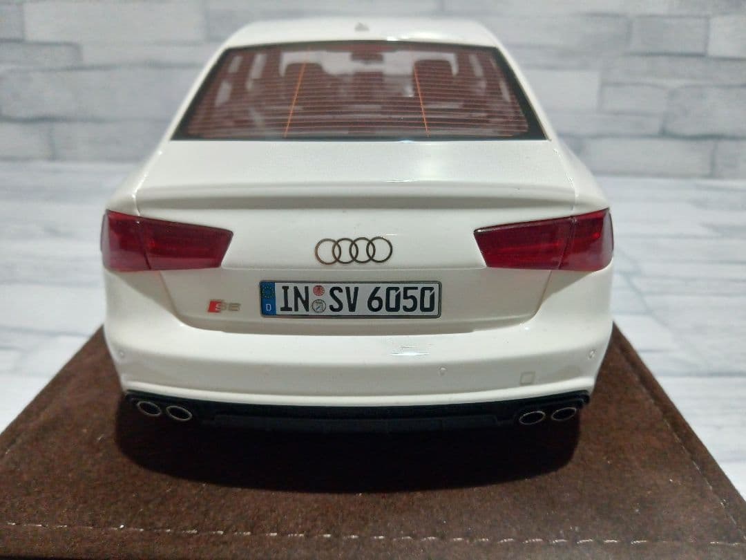 1/18 アウディS6 セダン　ミニカー　ホワイト　50台限定品