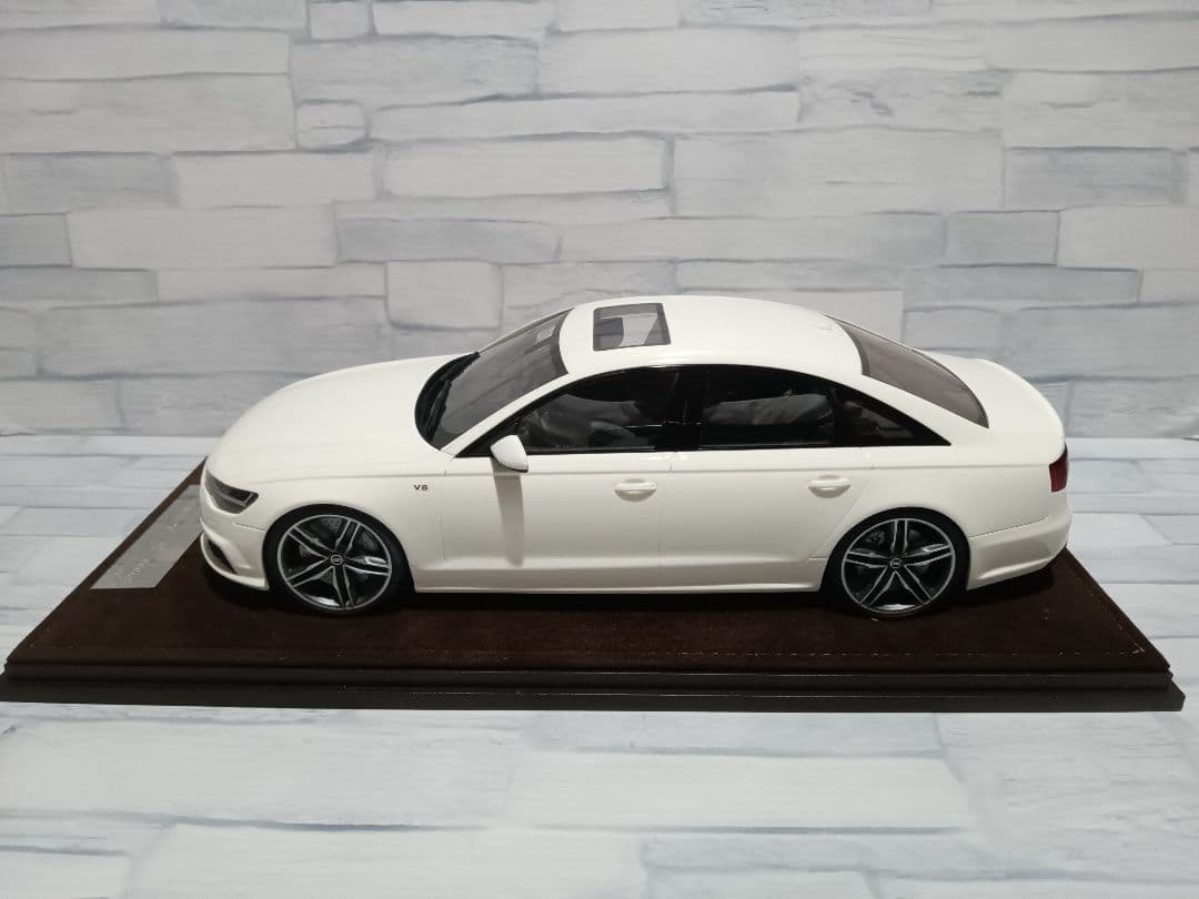 1/18 アウディS6 セダン　ミニカー　ホワイト　50台限定品