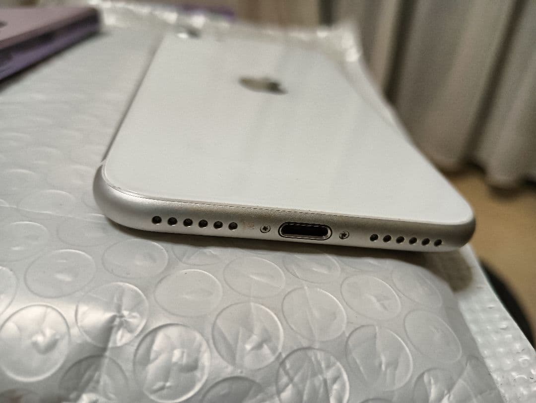 値下げ！超美品！SIMフリー100%バッテリー付iPhoneSE第2世代ホワイト