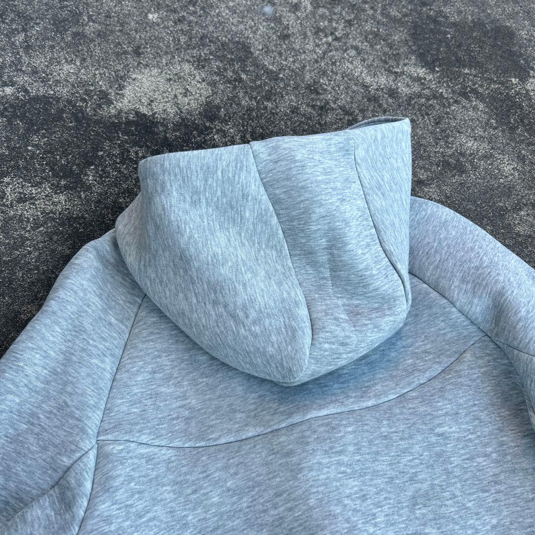 2025製 ナイキ テックフリース フルジップパーカー グレー 赤タグ