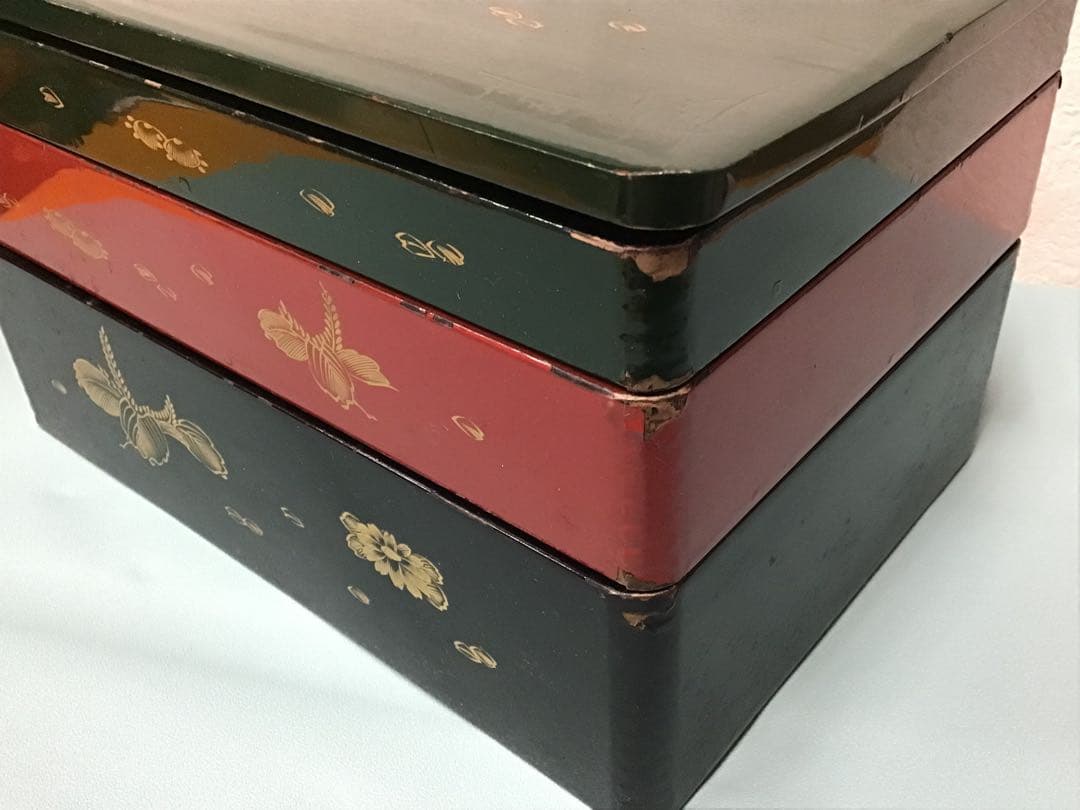 漆器　重箱　金色花模様　本漆　木製　重箱3点セット　木箱付き