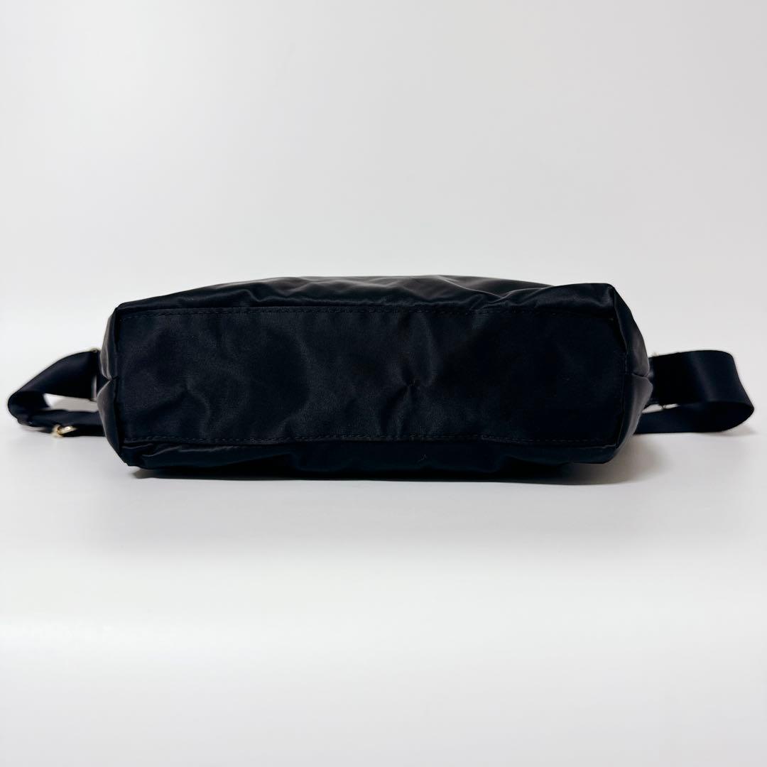 【人気商品】russet スリングバッグ　ナイロン　ブラック　ボディバッグ