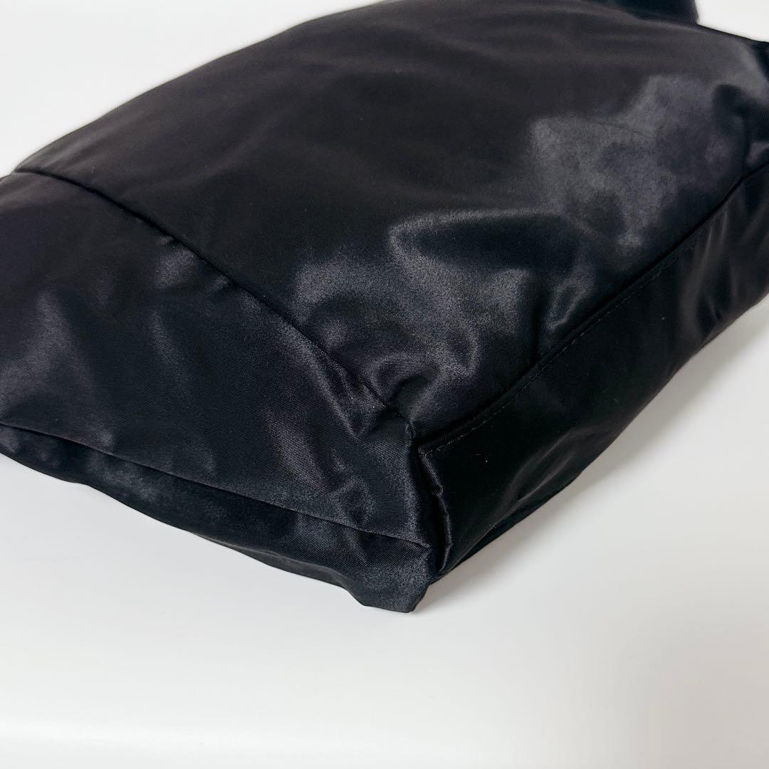 【人気商品】russet スリングバッグ　ナイロン　ブラック　ボディバッグ