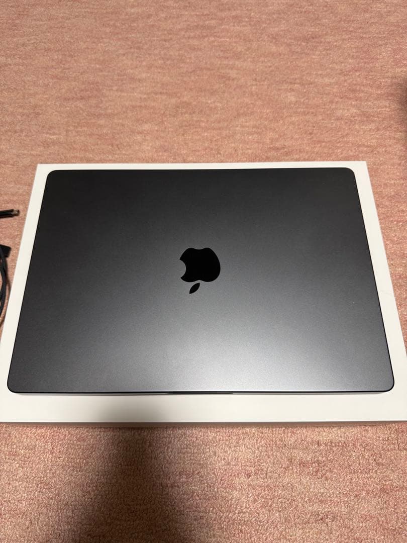 MacBook ProM4チップ14インチ16GBメモリ512ストレージ　中古品