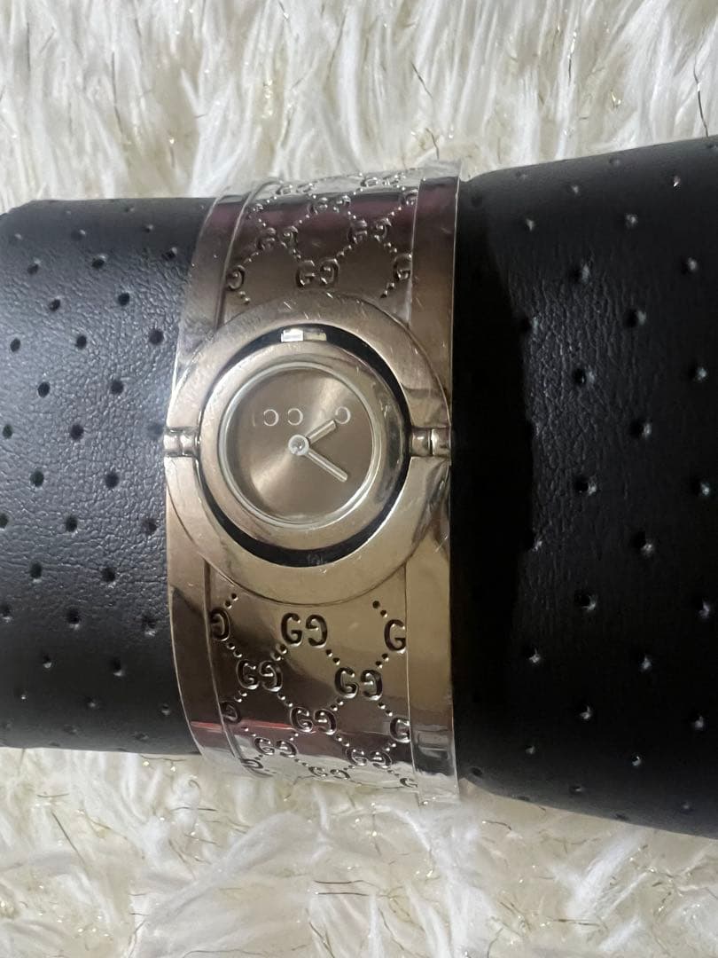 GUCCI バングル時計