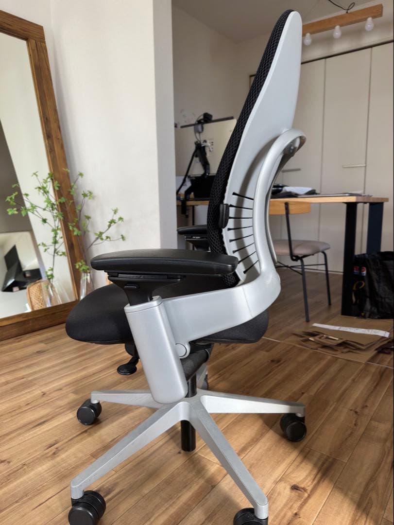 椅子　デスクチェア　スチールケース　リープ