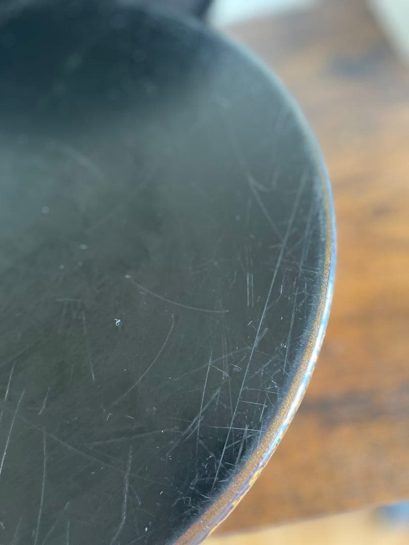 金色と緑色の模様の膳