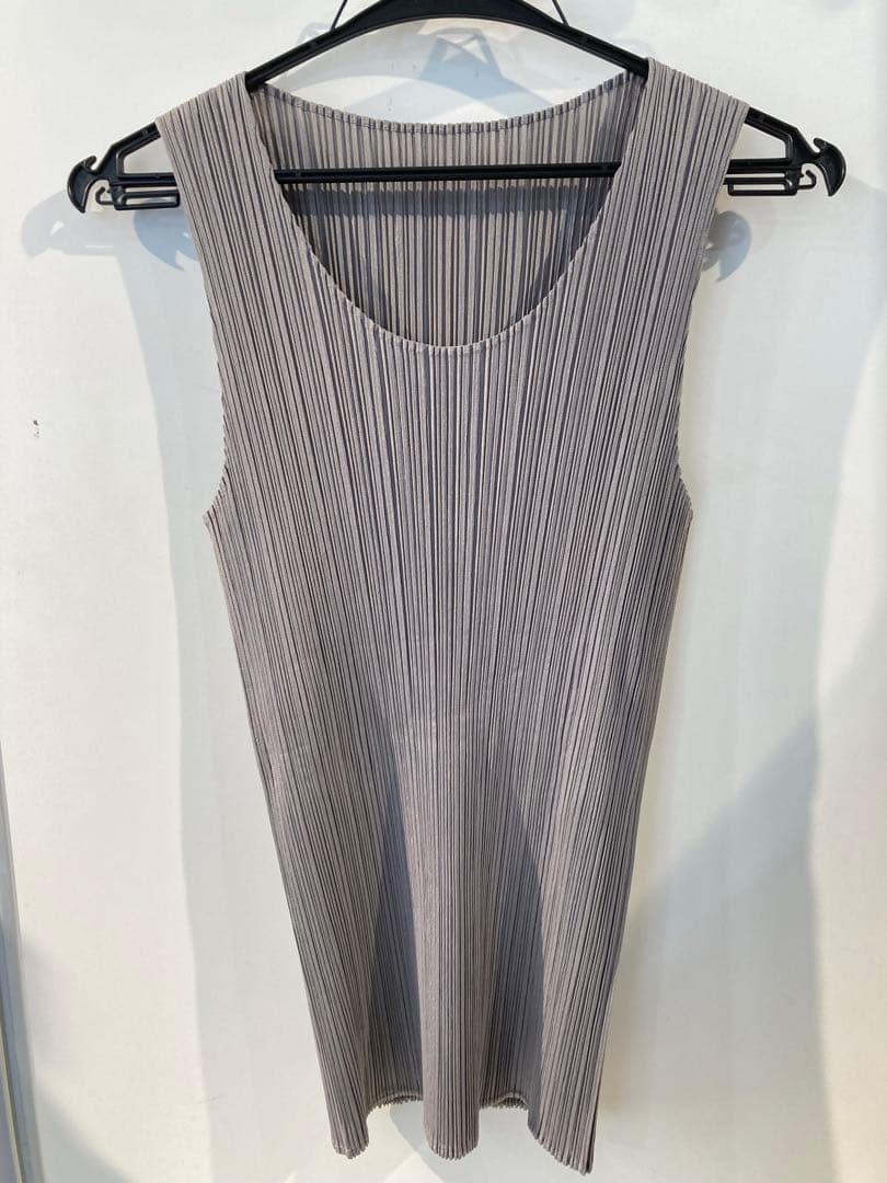 s1392 プリーツプリーズ グレー プリーツ タンクトップ ノースリーブ