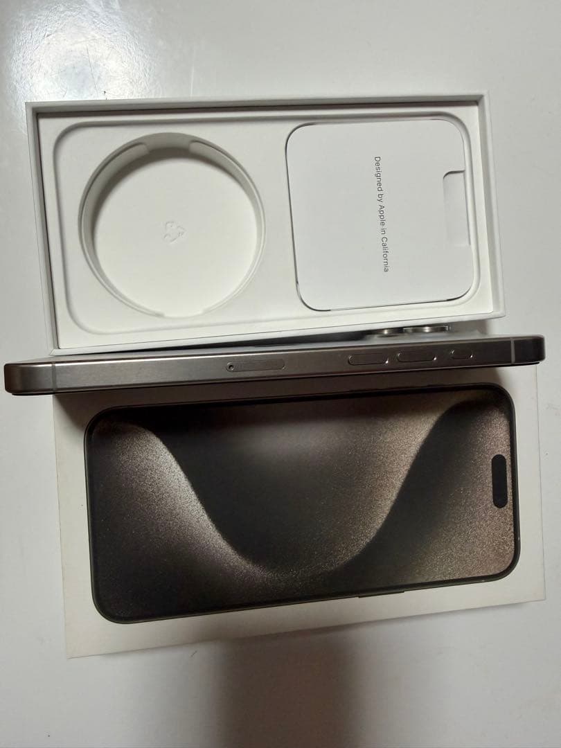 【美品】iPhone15ProMax256GBナチュラルチタニウム　simフリー