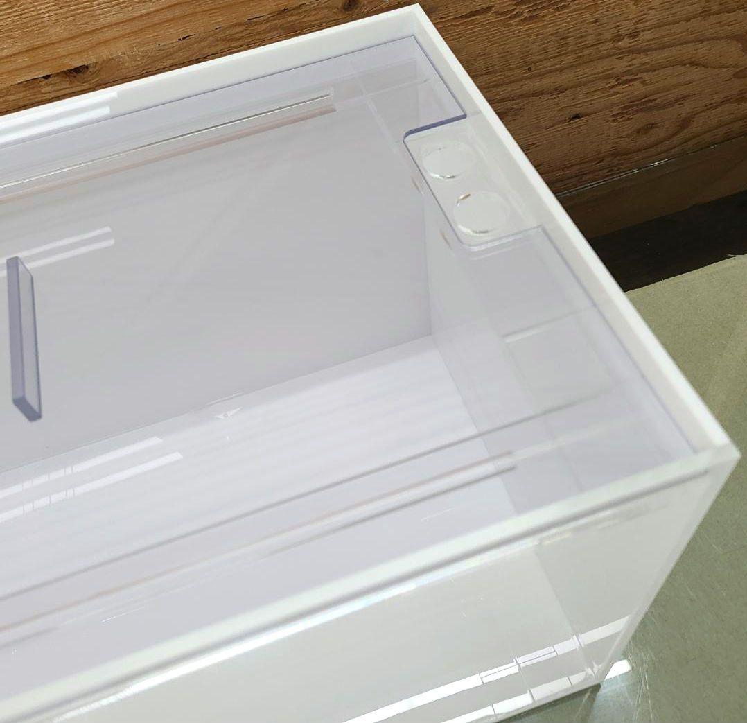 アクリル水槽　可動式セパレートタイプ　900×300×300(四面白艶あり)