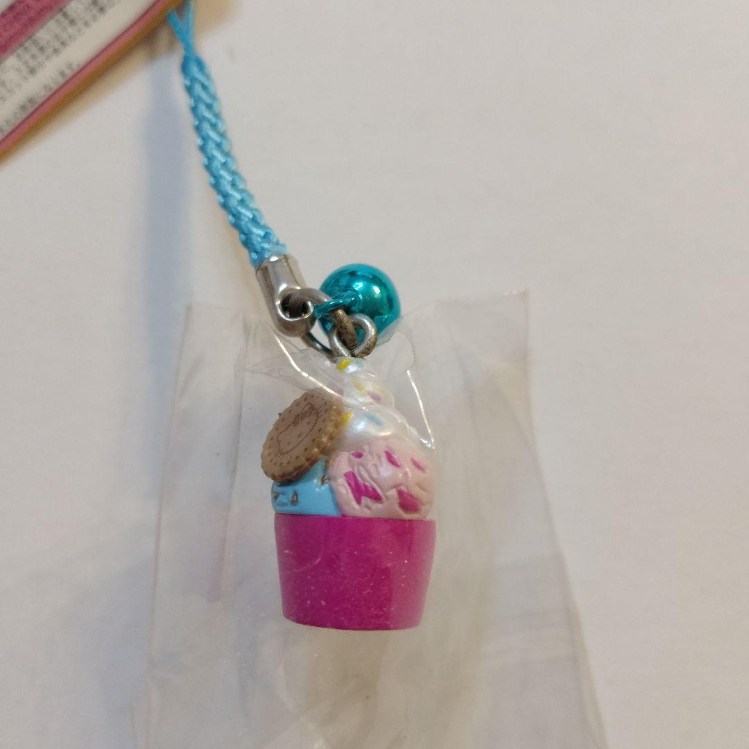 日*0様 【新品】ハローキティ アイスクリームカップ ストラップ