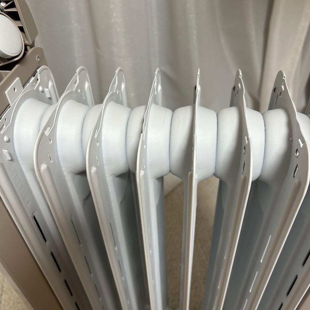 【デロンギ】 RHJ21F0812-WH オイルヒーター / カモミールホワイト