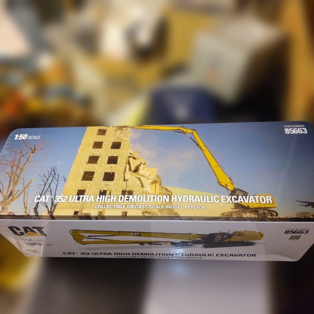 キャタピラー建機　CAT 352 高所作業解体機　1/50