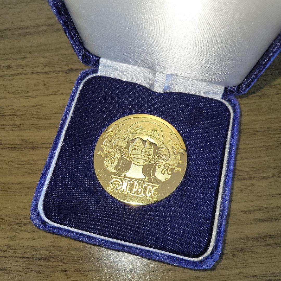 ONE PIECE 100巻発売記念メダル　ワンピース　金メダル