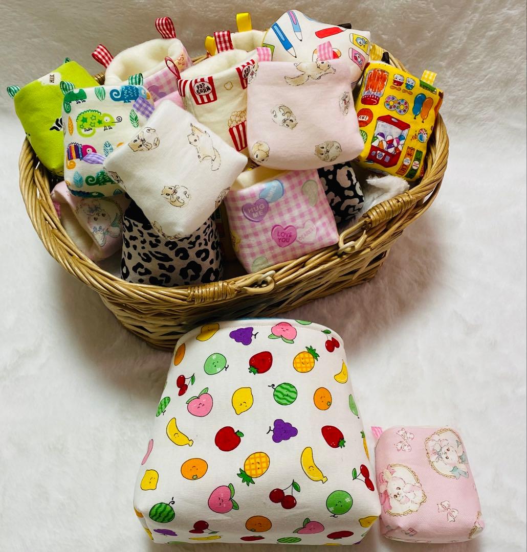 フクロモモンガ　ポーチ　ねりごま