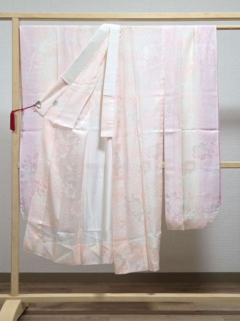 I 美品 振袖・襦袢セット かわいい花 金彩 金駒刺繍 袷 正絹 成人式 着物