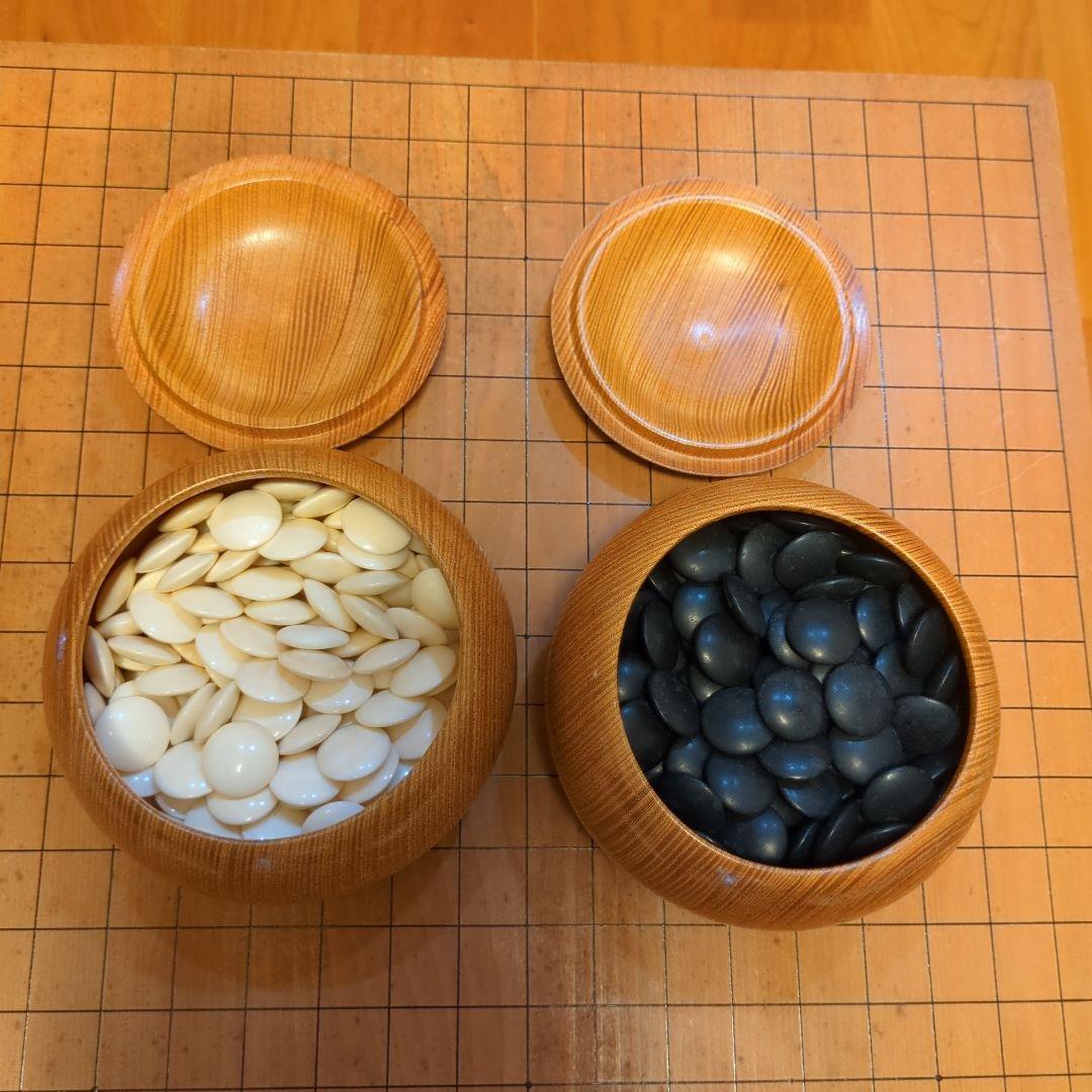 囲碁盤　脚付き　碁石　白174個　黒180個