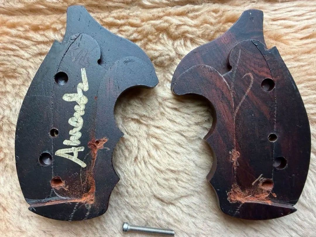 キムアーレンズ製　ファイティング 木製グリップ Kフレーム　ラウンドパット用