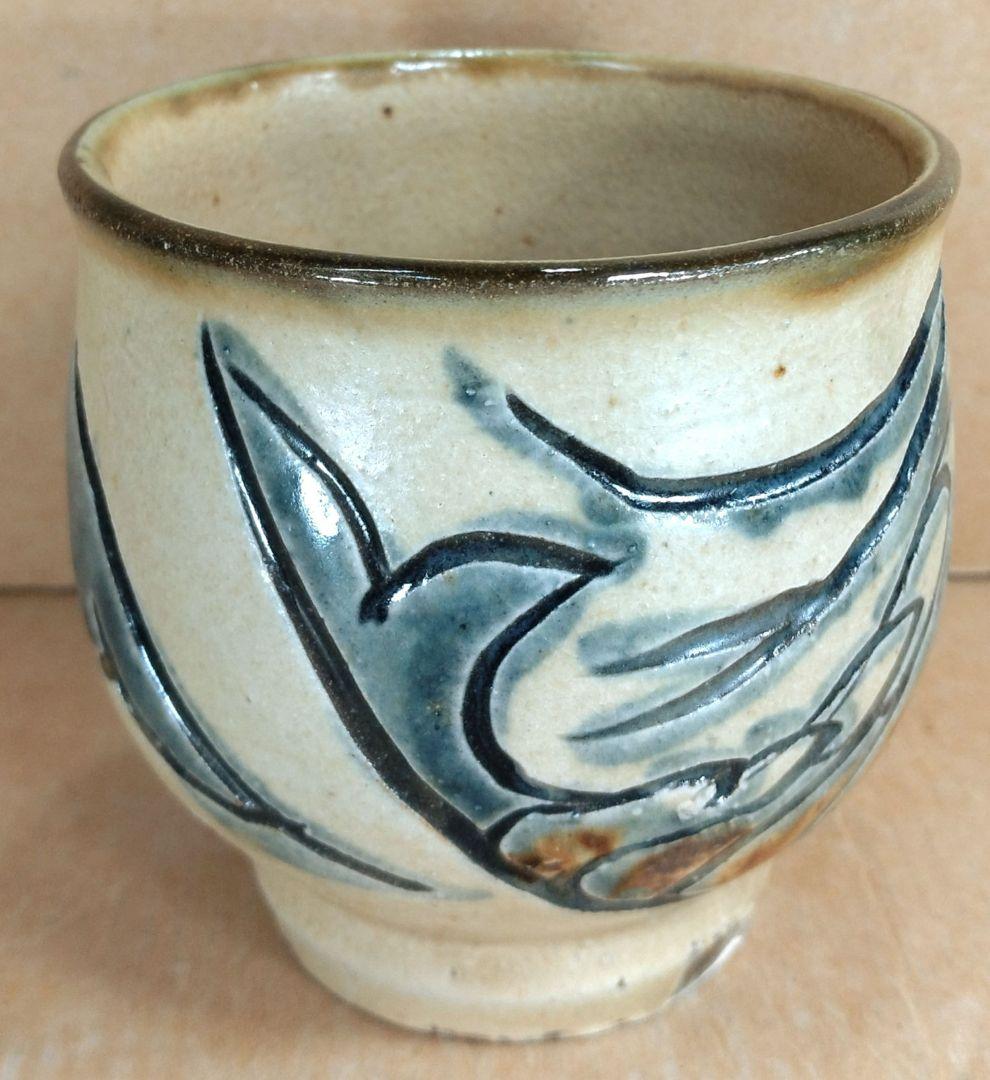 【本物保証】金城次郎 湯呑(海老魚紋）共箱(本人書付）栞 壷屋焼 人間国宝 美品