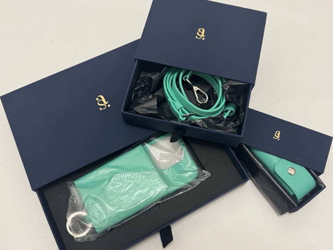 新品未使用iPhone15Proケース・ストラップ・リップケースami鈴木亜美