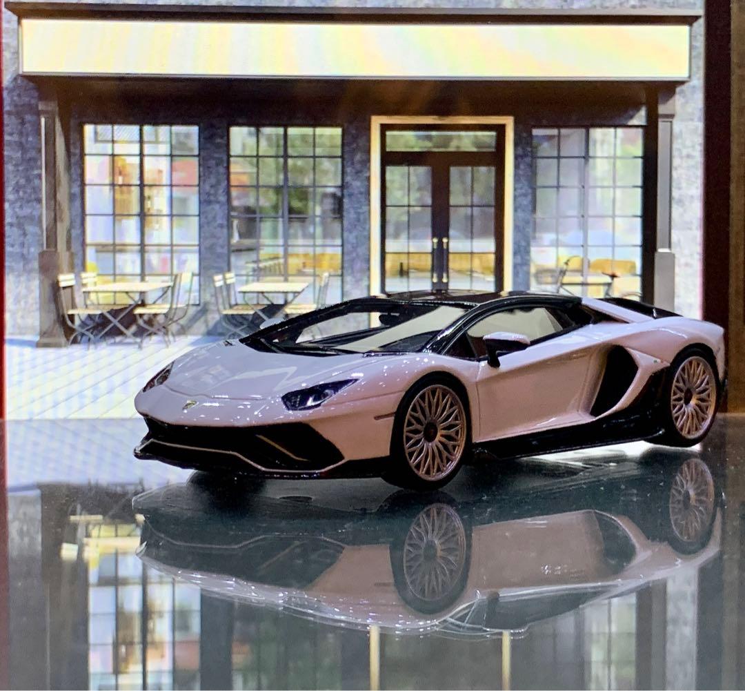 1/43 ランボルギーニ アヴェンタドール Ultimae Bianco Isi