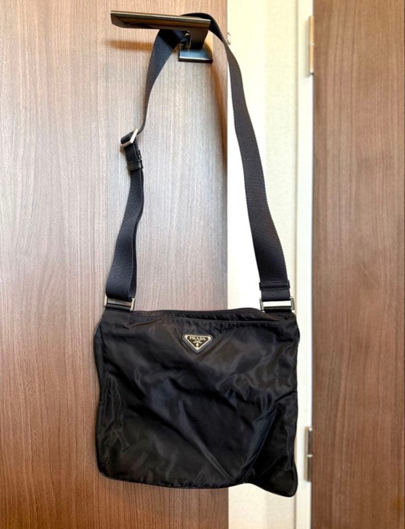 PRADA ブラック ショルダーバッグ&ネイビーポーチセット