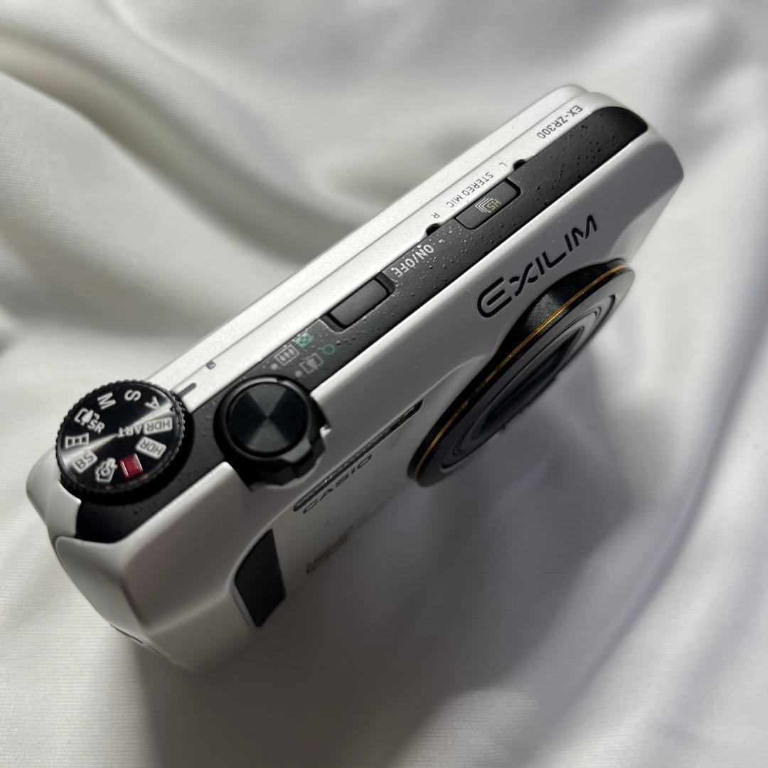 CASIO コンパクトデジタルカメラEXILIM EX-ZR300【美品】