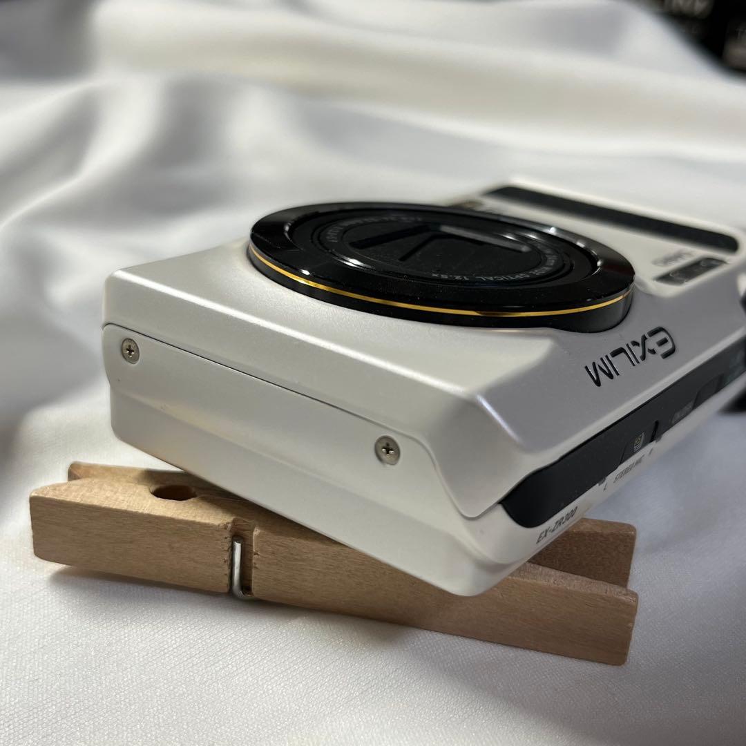 CASIO コンパクトデジタルカメラEXILIM EX-ZR300【美品】