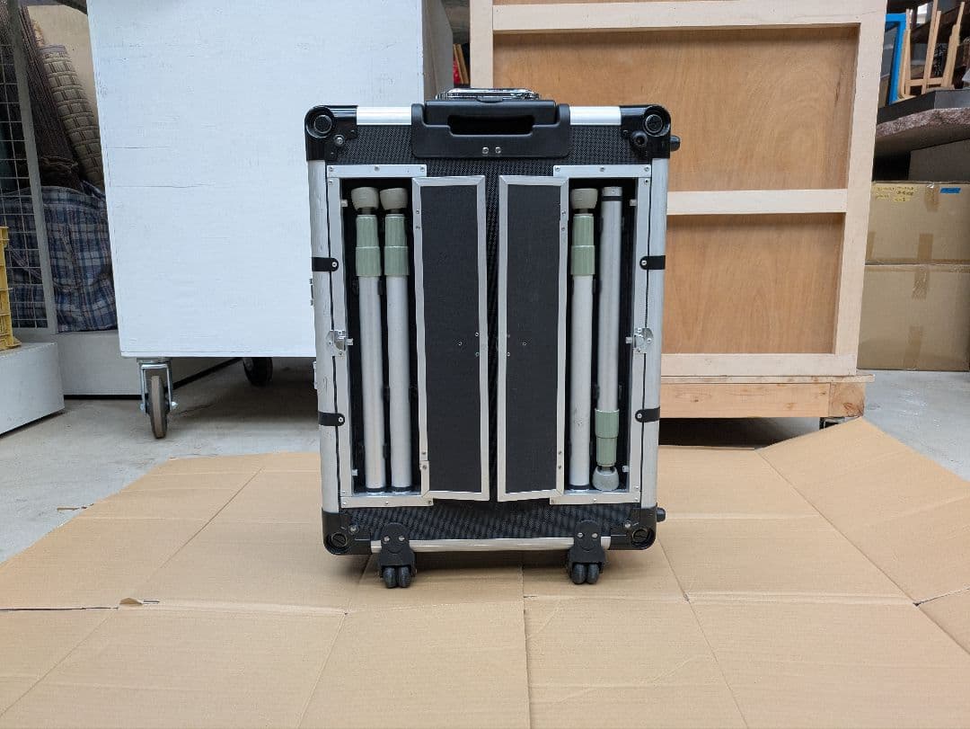 ジュラルミンケース　メイクボックス　LED照明女優ミラー付きメイクアップテーブル