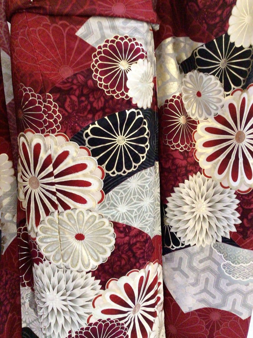 中村里砂　人気のエンジ　振袖セット