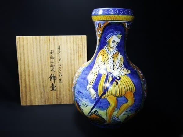 イタリヤを代表する陶芸 マジョリカ窯 彩釉人物文 飾り壺