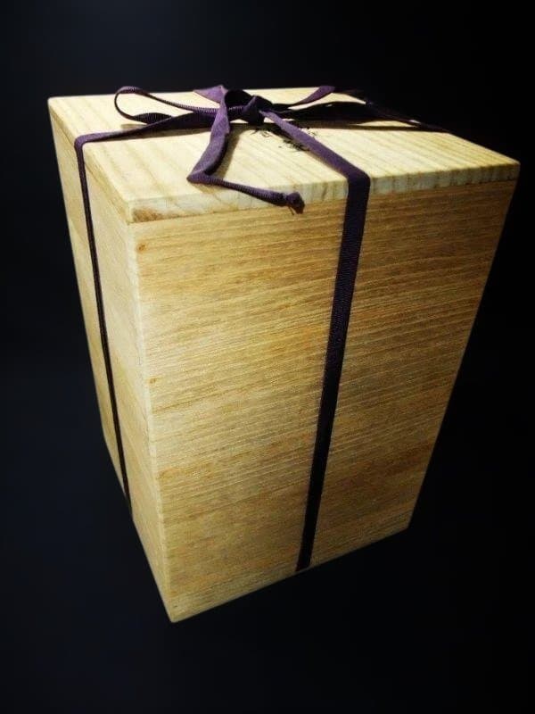 イタリヤを代表する陶芸 マジョリカ窯 彩釉人物文 飾り壺