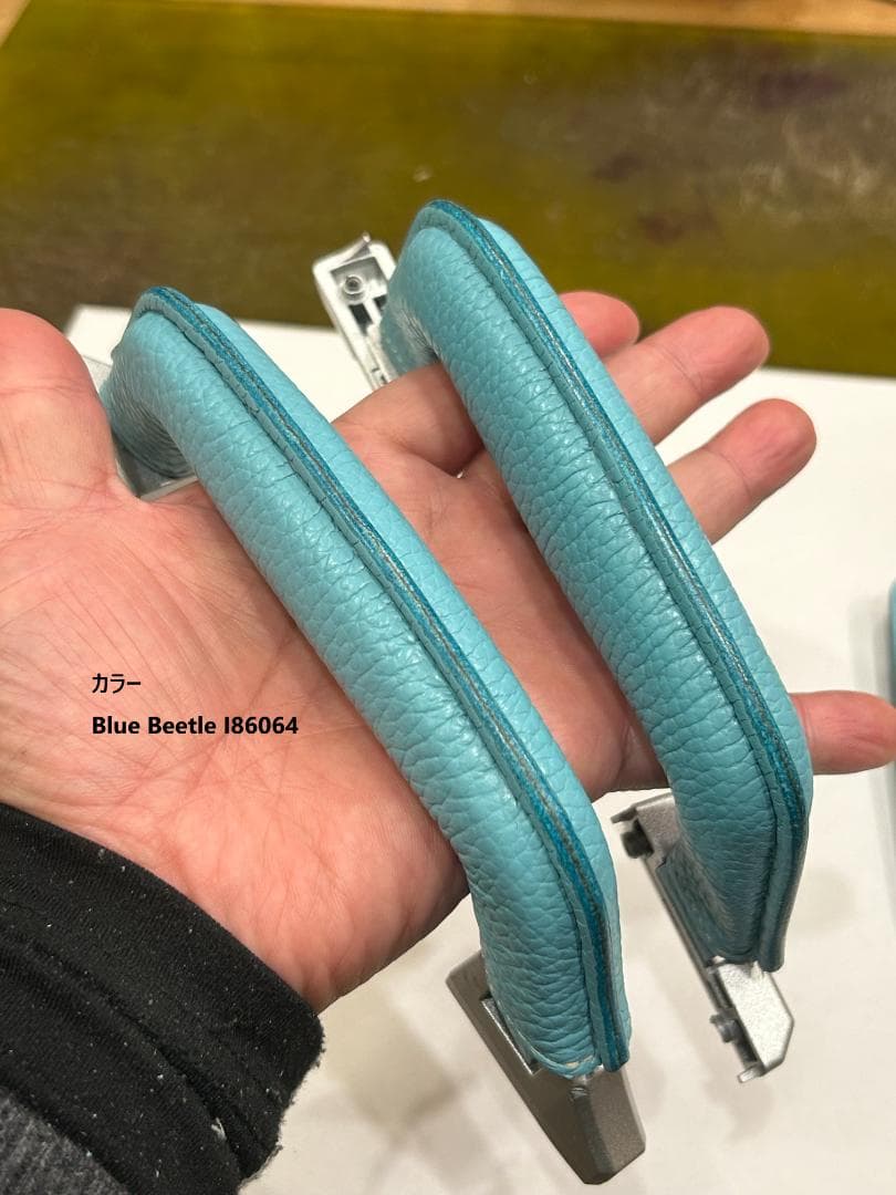 リモワ　ハンドル本革加工　イタリア　アドリアレザー