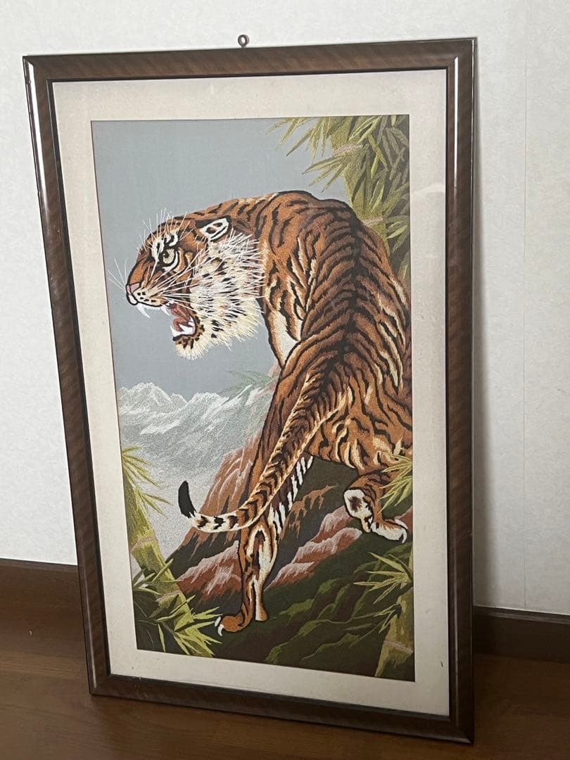 昭和レトロ 絵画 虎の掛け軸風 額入り アート 骨董品 インテリ