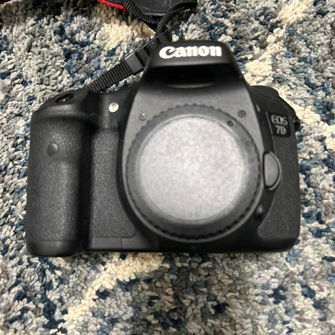 Canon EOS 7D 本体 + 付属品（充電器、 充電池、デジタルフィルタ）