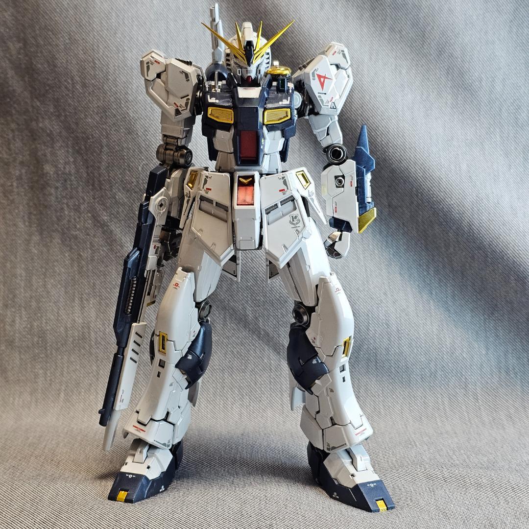 RG ガンダムベース限定 νガンダムチタニウムフィニッシュ 素組み完成品
