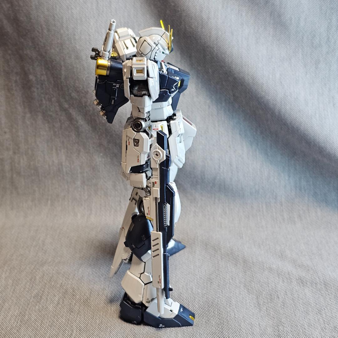 RG ガンダムベース限定 νガンダムチタニウムフィニッシュ 素組み完成品