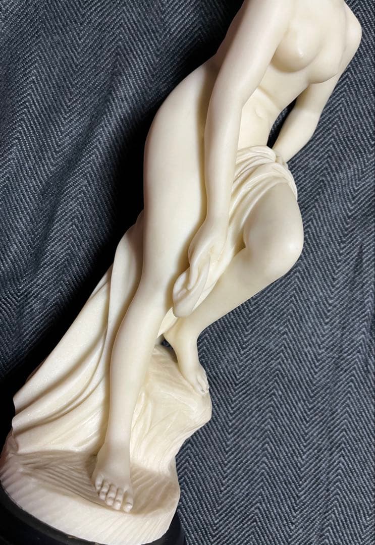 湯浴みするヴィーナス￼￼/彫刻/大理石調/￼オブジェ/置物/高さ￼40cm