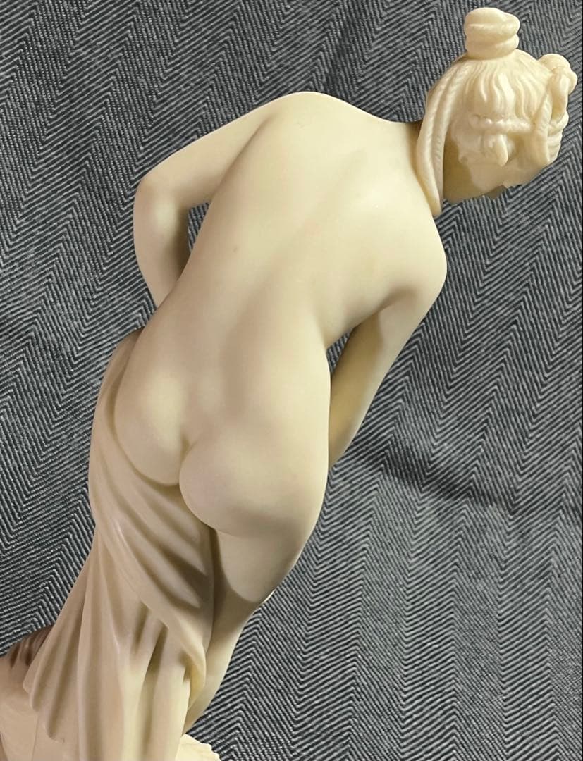 湯浴みするヴィーナス￼￼/彫刻/大理石調/￼オブジェ/置物/高さ￼40cm