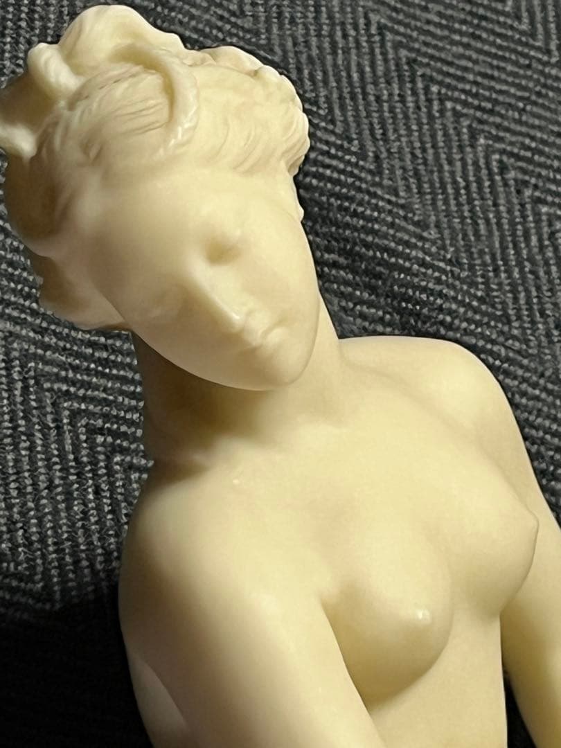 湯浴みするヴィーナス￼￼/彫刻/大理石調/￼オブジェ/置物/高さ￼40cm