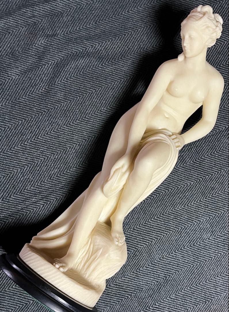 湯浴みするヴィーナス￼￼/彫刻/大理石調/￼オブジェ/置物/高さ￼40cm
